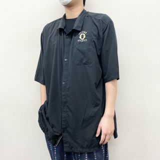 ナイキ(NIKE)の【中古】ナイキ NIKE DRI-FIT シャツ 半袖 ハイスクール OCOEE ATHLETISC スウッシュ ロゴ 刺繍 サイズ：XXL ブラック 古着 中古 mellow ゆうパケット対応(シャツ)