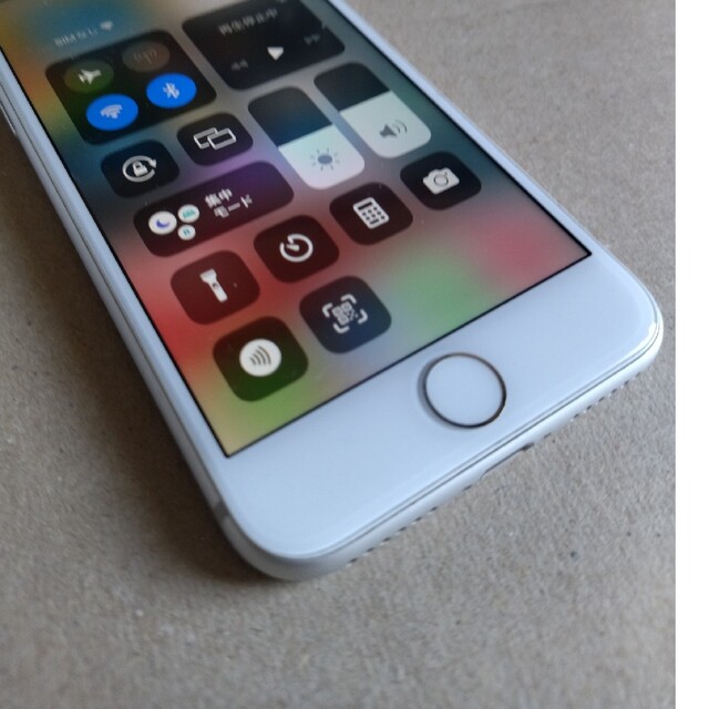 iPhone(アイフォーン)の【専用】iphone8  本体　64GB SIMフリー品　箱添付品付 スマホ/家電/カメラのスマートフォン/携帯電話(スマートフォン本体)の商品写真