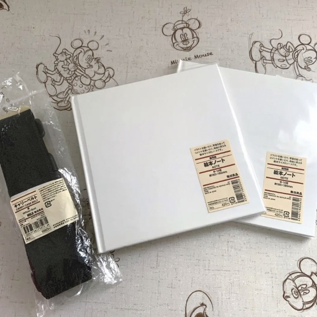 MUJI (無印良品)(ムジルシリョウヒン)の【未使用】無印良品　MUJI ◆ キャリーベルト＆絵本ノート（2冊）セット レディースのバッグ(スーツケース/キャリーバッグ)の商品写真