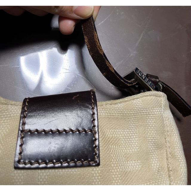 FENDI(フェンディ)のFENDI ミニクロワッサン マンマバケット ベージュ ズッカ柄 ズッキーノ レディースのバッグ(ショルダーバッグ)の商品写真