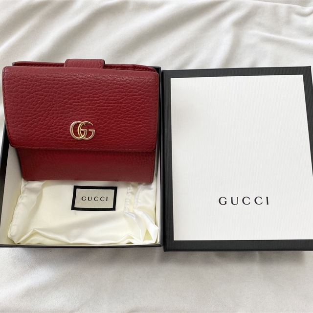 Gucci(グッチ)のGUCCI 財布　二つ折り　レッド　赤 レディースのファッション小物(財布)の商品写真