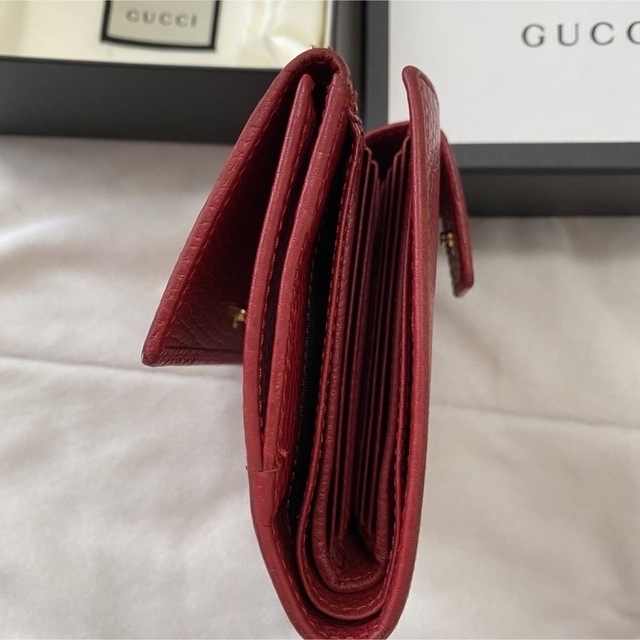 Gucci(グッチ)のGUCCI 財布　二つ折り　レッド　赤 レディースのファッション小物(財布)の商品写真