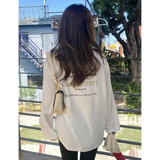 ロゴ入り　ロングtシャツ　お値下げ中　今月で削除します レディースのトップス(カットソー(長袖/七分))の商品写真