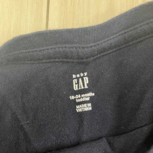 babyGAP(ベビーギャップ)のbabyGAP ロンT 90cm キッズ/ベビー/マタニティのキッズ服女の子用(90cm~)(Tシャツ/カットソー)の商品写真