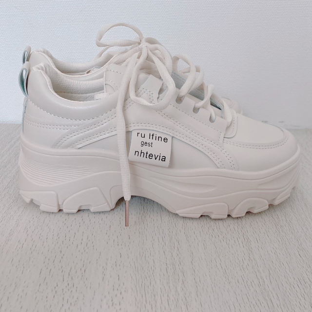 厚底 スニーカー ダッドシューズ 22.5cm 韓国 靴 ホワイト アイボリー レディースの靴/シューズ(スニーカー)の商品写真