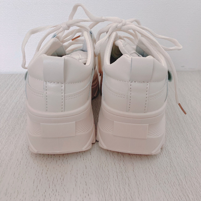厚底 スニーカー ダッドシューズ 22.5cm 韓国 靴 ホワイト アイボリー レディースの靴/シューズ(スニーカー)の商品写真
