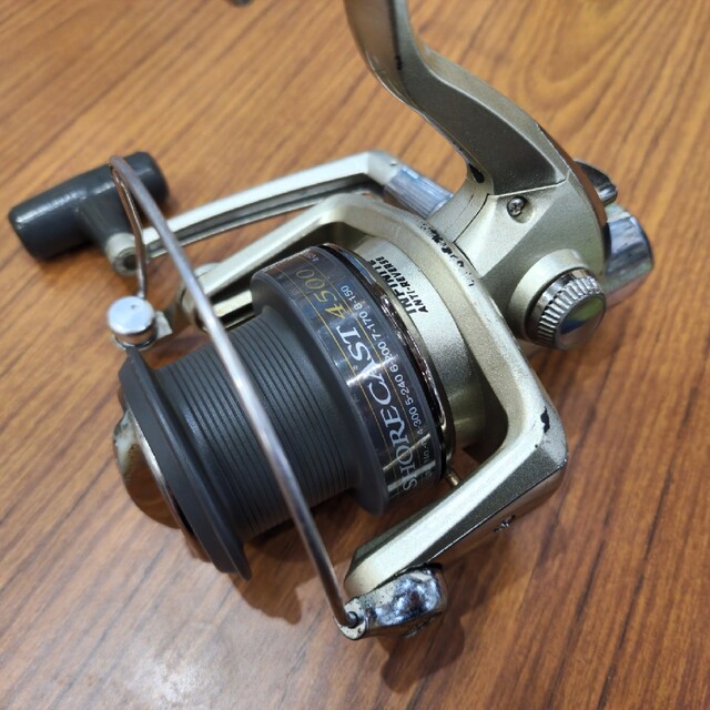 DAIWA(ダイワ)のDAIWA  ダイワ  SHORECAST ショアキャスト 4500 スポーツ/アウトドアのフィッシング(リール)の商品写真