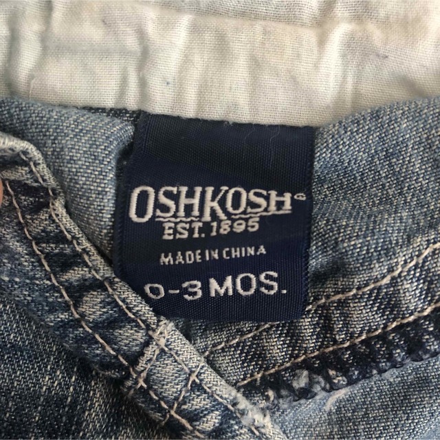 OshKosh(オシュコシュ)のベビー70 80 半ズボン　オーバーオール キッズ/ベビー/マタニティのベビー服(~85cm)(カバーオール)の商品写真