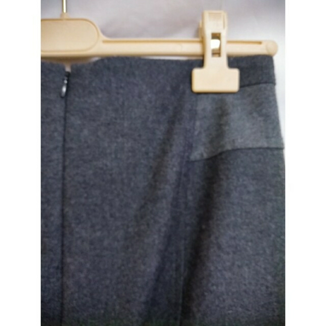 BRUNELLO CUCINELLI(ブルネロクチネリ)のBRUNELLO CUCINELLI❗VIRGIN WOOL プレーンタイト❗ レディースのスカート(ひざ丈スカート)の商品写真
