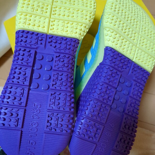 adidas(アディダス)の新品未使用レゴアディダスコラボ24センチ キッズ/ベビー/マタニティのキッズ靴/シューズ(15cm~)(スニーカー)の商品写真
