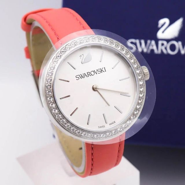 SWAROVSKI - 《美品》SWAROVSKI 腕時計 シルバー ストーン レザー