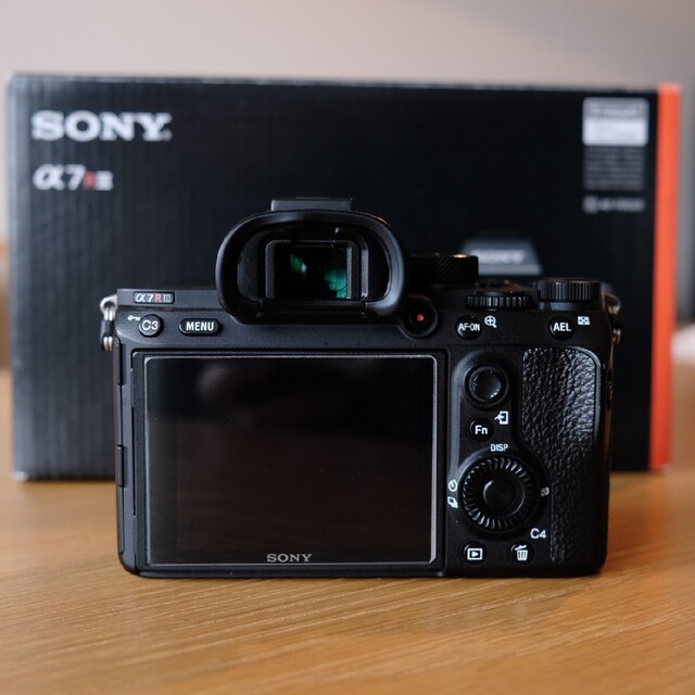 SONY(ソニー)のSONY ソニー α7RIII ボディ ILCE-7RM3 スマホ/家電/カメラのカメラ(ミラーレス一眼)の商品写真