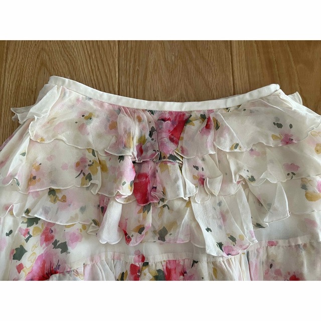 EPOCA(エポカ)のEPOCA  シルク花柄ティアードスカート　美品　XS レディースのスカート(ひざ丈スカート)の商品写真