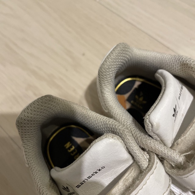 adidas(アディダス)のadidas×マリメッコ　限定　ベビーシューズ　12cm キッズ/ベビー/マタニティのベビー靴/シューズ(~14cm)(スニーカー)の商品写真