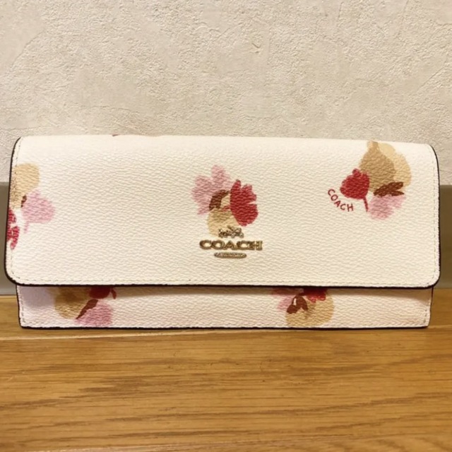 COACH❤️ フローラルプリントコーテッド キャンバス 長財布 ホワイトファッション小物