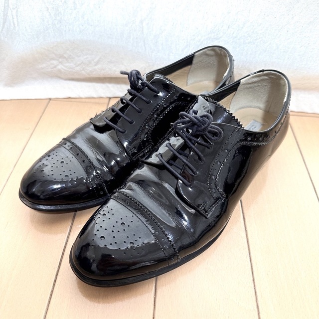 Odette e Odile(オデットエオディール)のオデットエオディール　メダリオンフラットエナメルローファパンプス黒23.5 レディースの靴/シューズ(ローファー/革靴)の商品写真