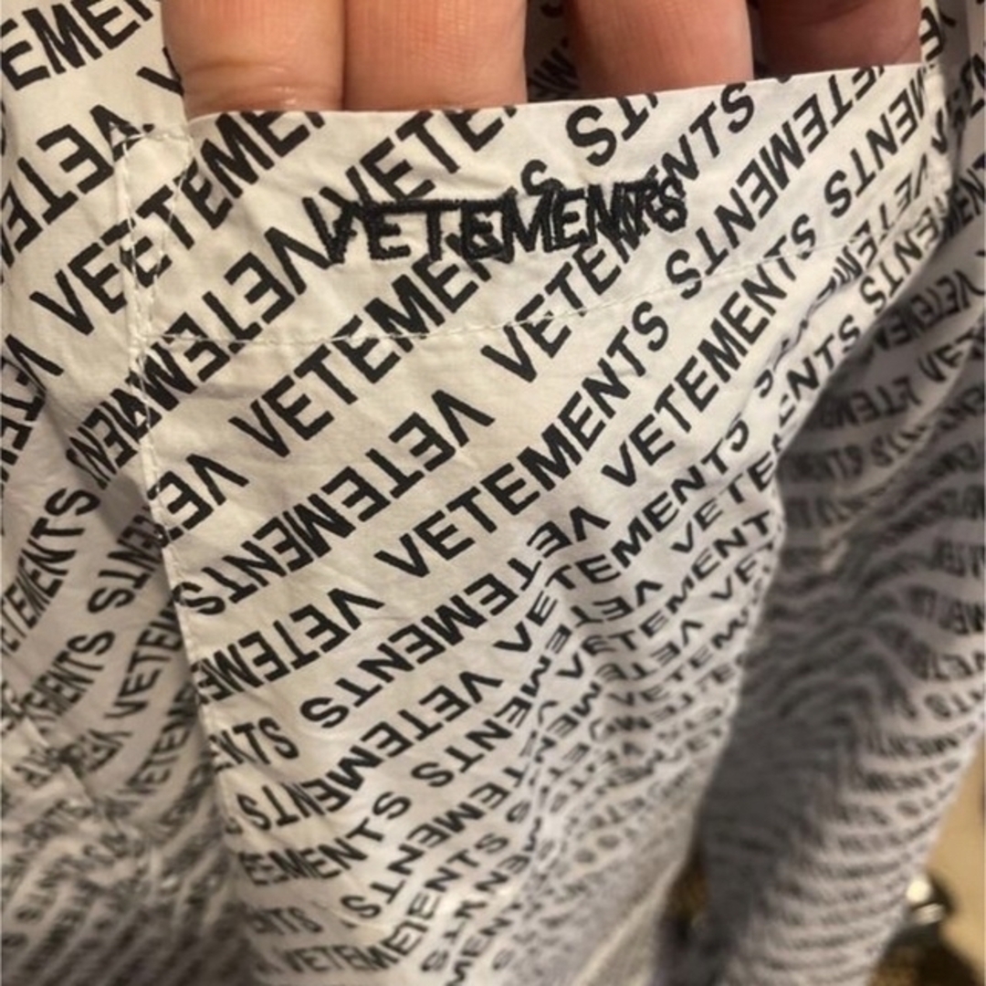 VETEMENTS(ヴェトモン)のVETEMENTS ヴェトモン シャツ メンズのトップス(シャツ)の商品写真