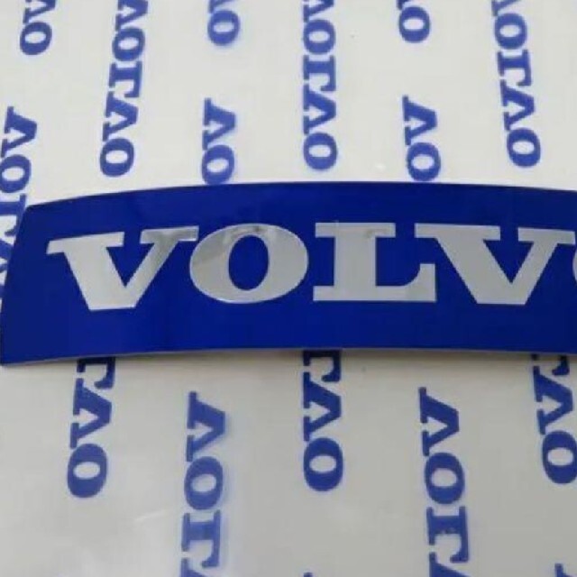 Volvo(ボルボ)のボルボ 純正フロントグリル エンブレム ロゴ補修パーツ XC60用 新品 自動車/バイクの自動車(車種別パーツ)の商品写真