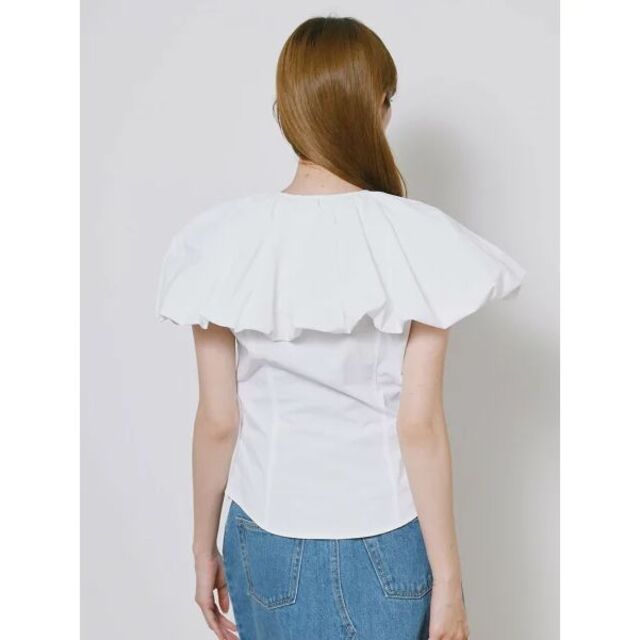 SNIDEL(スナイデル)のスナイデル　デコルテオープンブラウス　ホワイト レディースのトップス(シャツ/ブラウス(半袖/袖なし))の商品写真