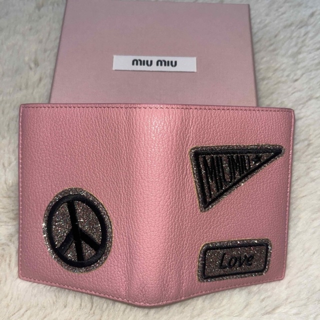 【箱無し】ミュウミュウ　miu miu パッチ二つ折財布　ピンクファッション小物