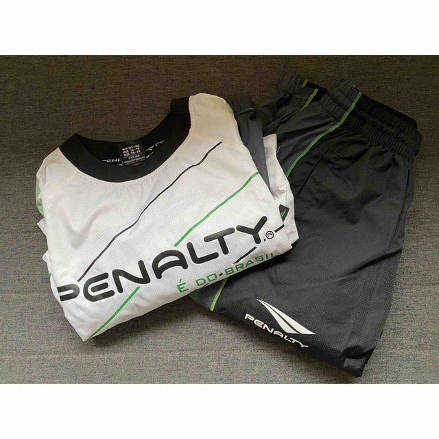 PENALTY(ペナルティ)のPENALTY ピステ上下セット スポーツ/アウトドアのサッカー/フットサル(ウェア)の商品写真