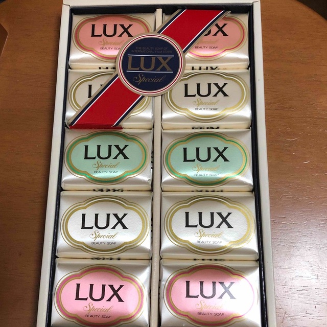 LUX(ラックス)のラックス　石鹸　まとめ売り　10個 コスメ/美容のボディケア(ボディソープ/石鹸)の商品写真