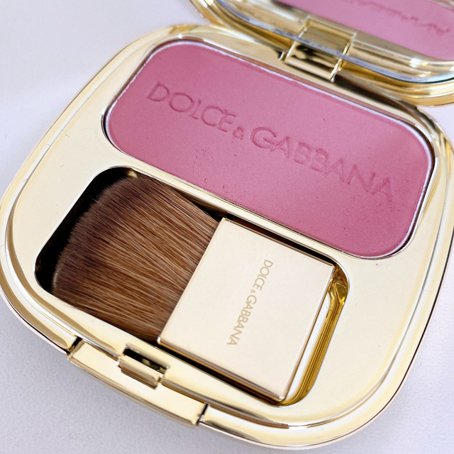 DOLCE & GABBANA BEAUTY(ドルチェアンドガッバーナビューティ)のドルガバ ブラッシュオブローズ ルミナスチークカラー 300 コスメ/美容のメイク道具/ケアグッズ(チーク/フェイスブラシ)の商品写真