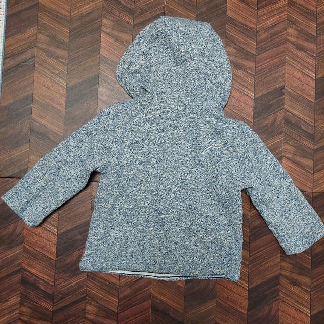 babyGAP(ベビーギャップ)のbabyGAP リバーシブル くま　パーカー キッズ/ベビー/マタニティのベビー服(~85cm)(カーディガン/ボレロ)の商品写真