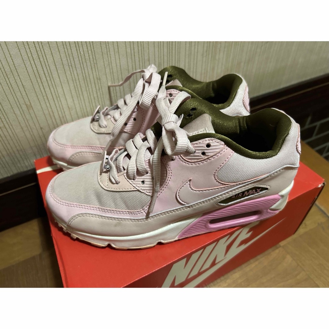 NIKE(ナイキ)のNIKE WMNS AIR MAX 90 SE PINK/WHITE レディースの靴/シューズ(スニーカー)の商品写真