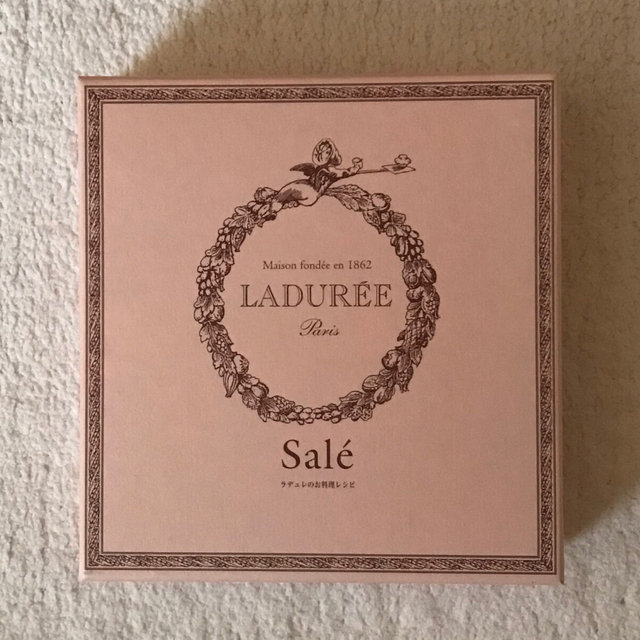 LADUREE(ラデュレ)のラデュレのお料理レシピ（日本語版） エンタメ/ホビーの本(料理/グルメ)の商品写真