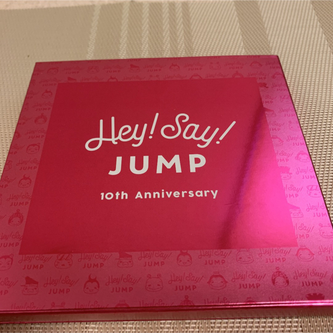 Hey! Say! JUMP(ヘイセイジャンプ)の銀テープつき！Hey!Say!JUMP 10周年記念グッズ　パスケース　会報 エンタメ/ホビーのタレントグッズ(アイドルグッズ)の商品写真