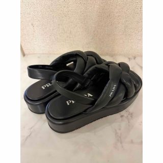 プラダ(PRADA)のプラダ 黒サンダル 36.5 一回30分着用美品(サンダル)