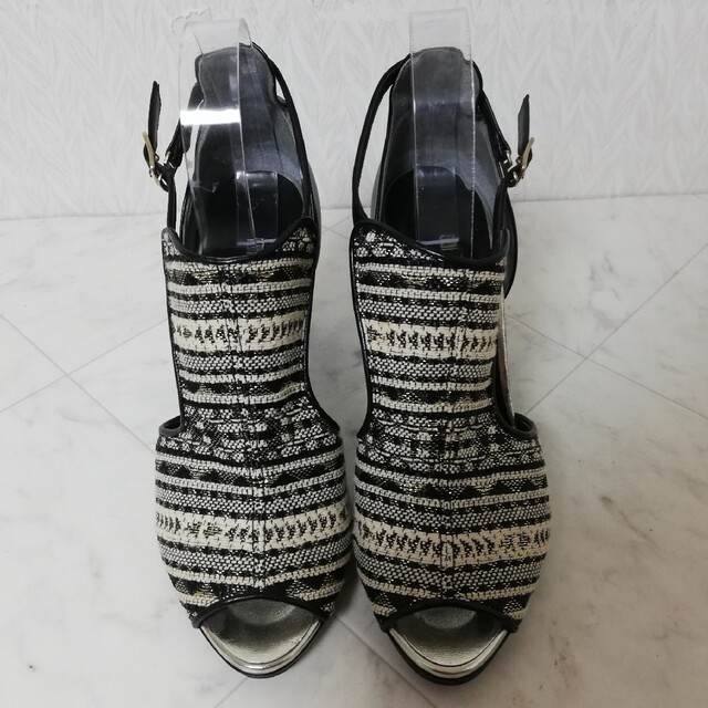 DIANA(ダイアナ)のDIANA ダイアナ アモロサ 本革サンダル 24.5cm レディースの靴/シューズ(サンダル)の商品写真