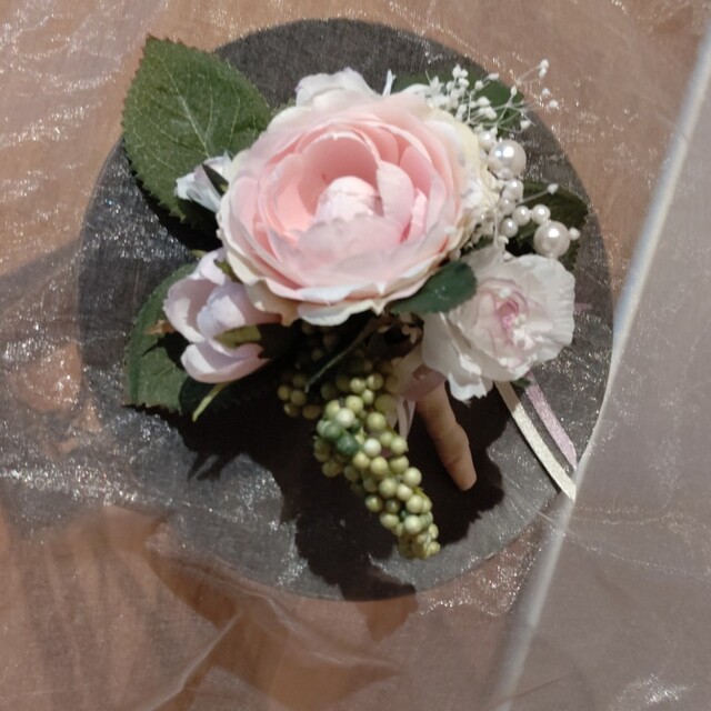 ハンドメイドコサージュ（ピンク系のバラ）の通販 by ふく's shop｜ラクマ
