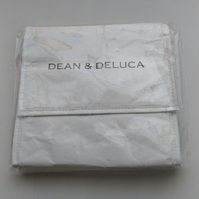 DEAN & DELUCA(ディーンアンドデルーカ)の【新品未使用】DEAN ＆ DELUCAランチバッグ保冷バッグ　ホワイト インテリア/住まい/日用品のキッチン/食器(弁当用品)の商品写真