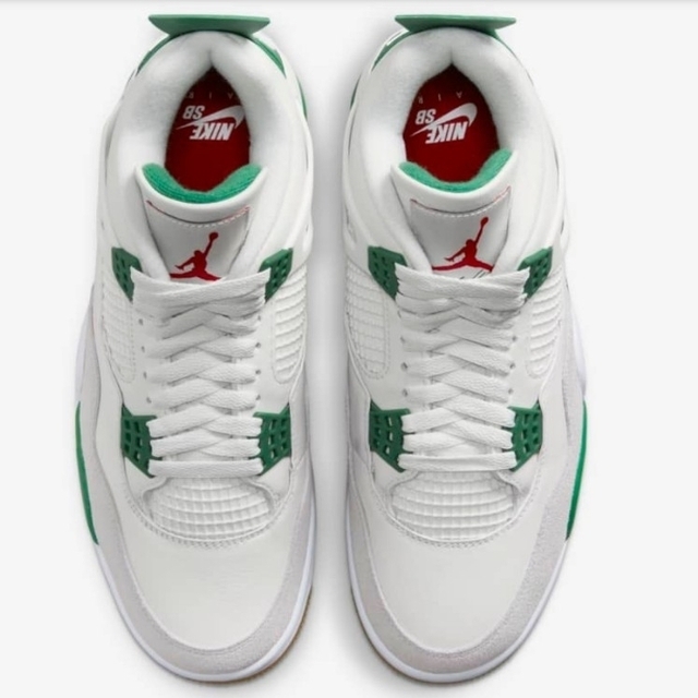 Jordan Brand（NIKE）(ジョーダン)のNike SB × Air Jordan 4 “Pine Green”【新品】 メンズの靴/シューズ(スニーカー)の商品写真