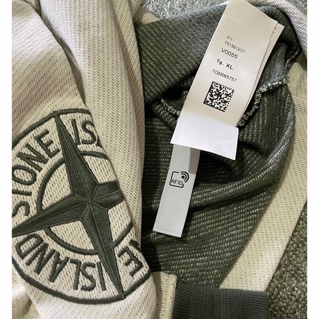 STONE ISLAND(ストーンアイランド)の★ストーンアイランド スウェット★ メンズのトップス(スウェット)の商品写真