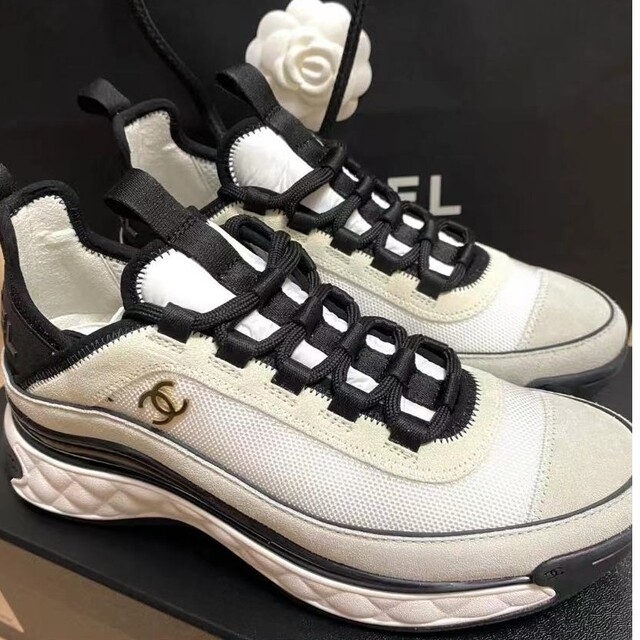 ☆大人気・入手困難☆Chanel*スニーカーホワイト系 正規品販売