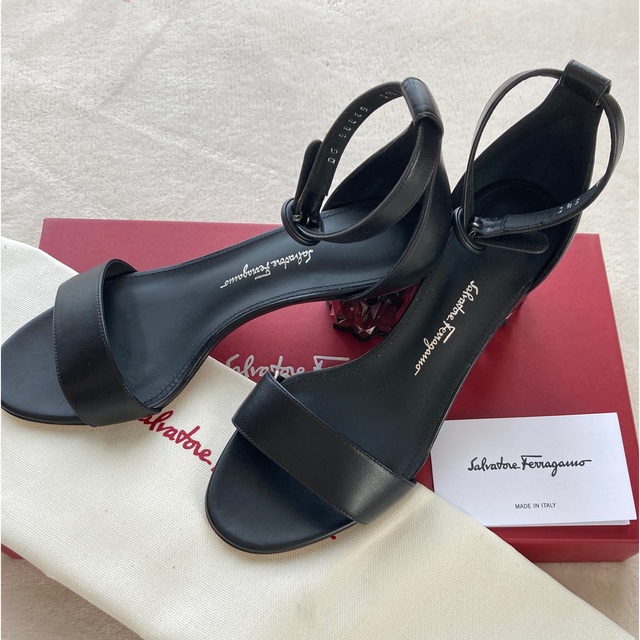 Ferragamoサンダル美品Sサイズ