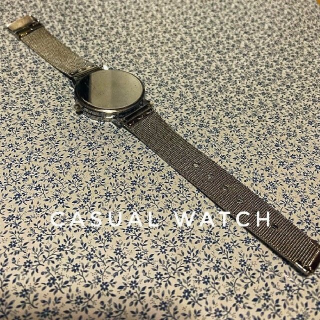 25新作 レディース 腕時計 クォーツ シルバー×ホワイト お洒落 時計 レディースのファッション小物(腕時計)の商品写真