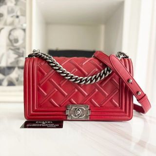 CHANEL - 美品☆ シャネル ショルダーバッグ 赤 ボーイシャネル 17番台 ...