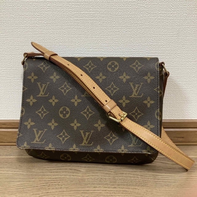 LOUIS VUITTON ルイ・ヴィトン　ショルダーバック