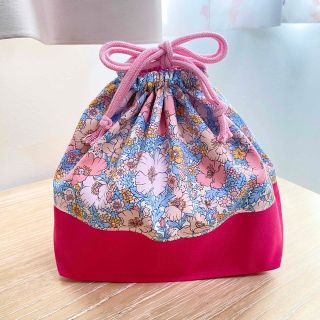 ハンドメイド　リバティ　お弁当袋　♪(ランチボックス巾着)