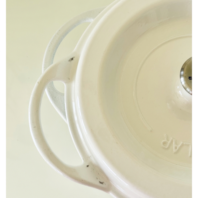 Vermicular(バーミキュラ)のバーミキュラ(VERMICULAR) パールホワイト 22cm インテリア/住まい/日用品のキッチン/食器(鍋/フライパン)の商品写真