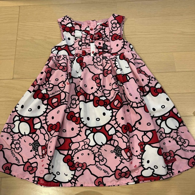 H&M - H&Mキティちゃんコラボワンピースピンク系110㎝4-5Yの H&M - H&Mキティちゃんコラボワンピースピンク系110㎝4-5Yの