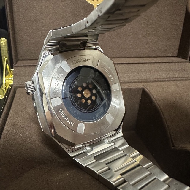 Apple Watch(アップルウォッチ)の【✨週末限定✨】値下げ不可apple watchゴールデンコンセプト　44mm  メンズの時計(金属ベルト)の商品写真