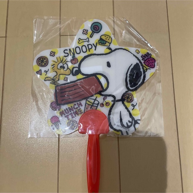 SNOOPY(スヌーピー)のスヌーピーミニうちわ エンタメ/ホビーのおもちゃ/ぬいぐるみ(キャラクターグッズ)の商品写真