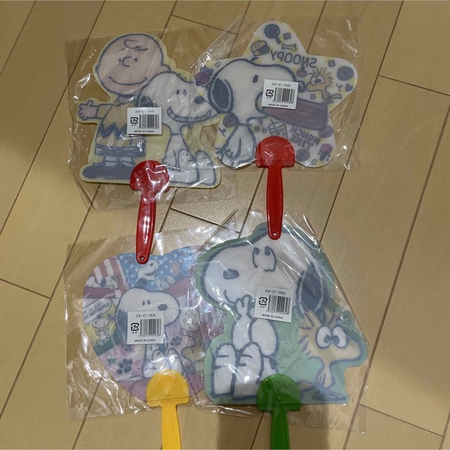 SNOOPY(スヌーピー)のスヌーピーミニうちわ エンタメ/ホビーのおもちゃ/ぬいぐるみ(キャラクターグッズ)の商品写真