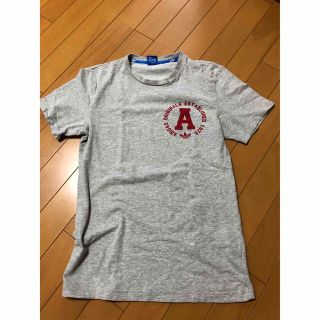 アディダス(adidas)のadidas Tシャツ(Tシャツ/カットソー(半袖/袖なし))