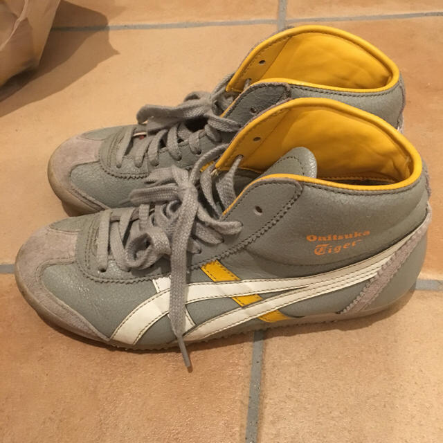 Onitsuka Tiger(オニツカタイガー)の【USED】オニツカタイガー メキシコミッドランナー グレー×イエロー22.5㎝ レディースの靴/シューズ(スニーカー)の商品写真